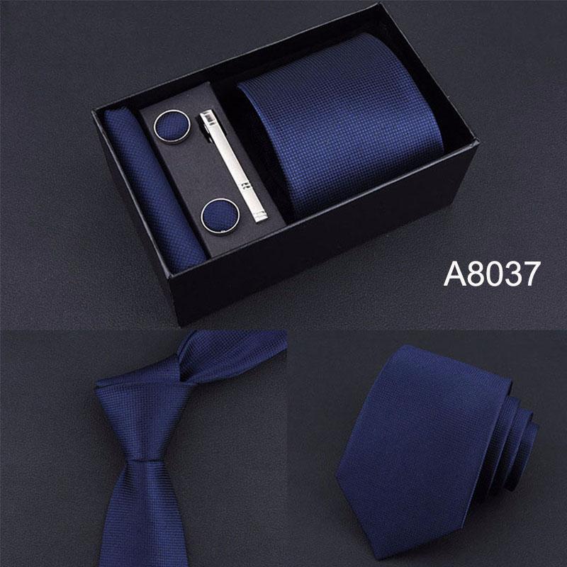 เนคไท 1 ชุด มี 5 ชิ้น เนคไท ผ้าเช็ค กระดุม และ คลิปเนคไท ในกล่องของขวัญ Gift Box Packing 3.15 Inch (8 Cm.) Neck Tie Set Include Tie Clip And Handkerchief Cufflink Man Formal Business Wedding Bridegroom Ties