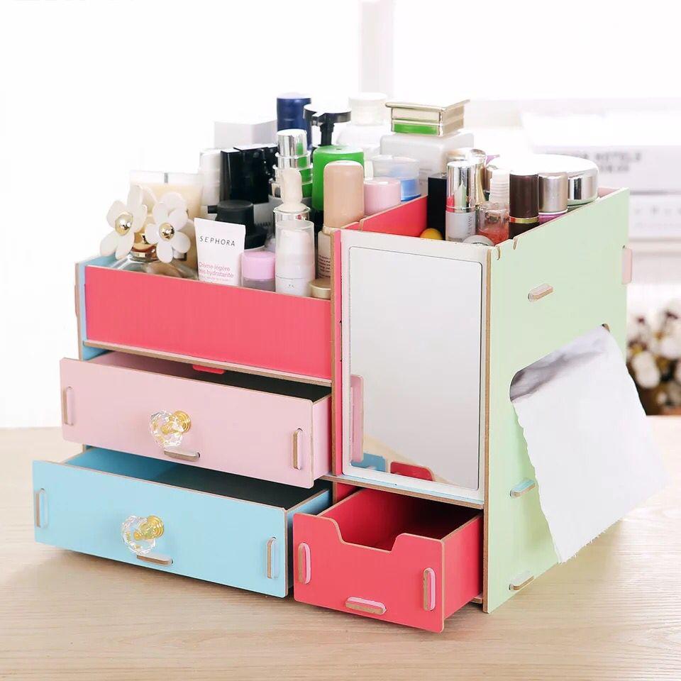 (Big size)ชั้นไม้วางเครื่องสำอาง อุปกรณ์แต่งหน้าและบำรุงผิวหน้า ครบครั้น กล่องเก็บ,มีลิ้นชัก,มีที่จับลิ้นขัก-แบบเพชร มีกระจก ขนาด กว้าง 21 cm x ยาว 31 cm x สูง 23 cm (มี 8 สี)