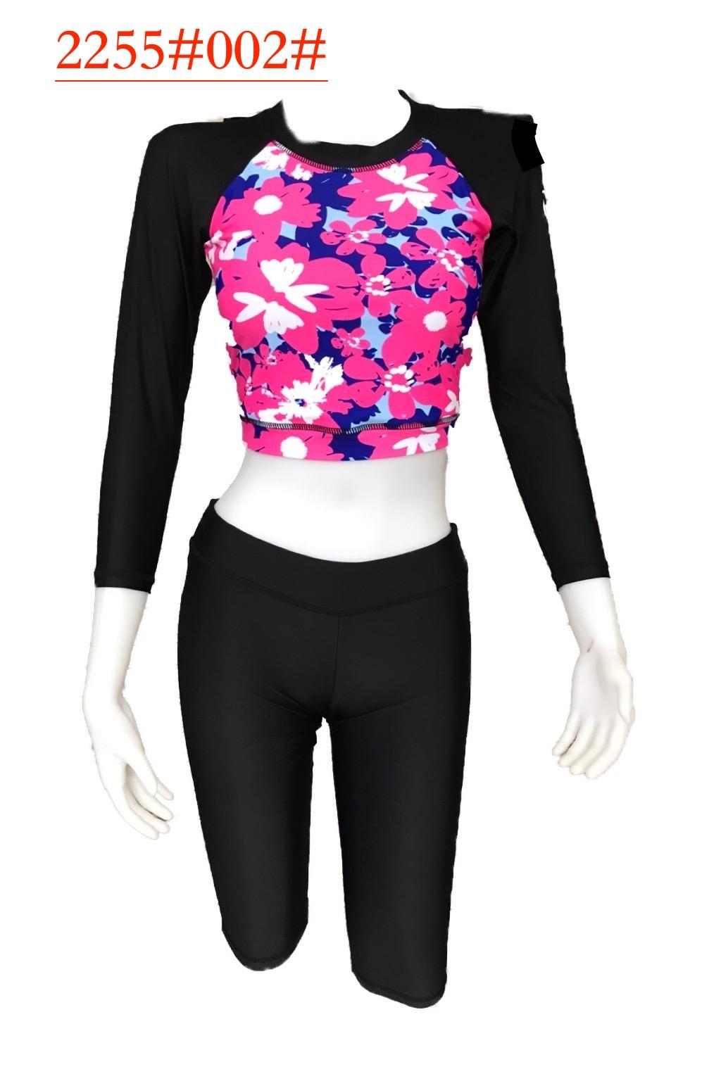 ชุดว่ายน้ำผู้หญิงเสื้อครอปแขนยาว ขาสี่ส่วน เซ็ท 2 ชิ้น ไซส์ M-2XL 2255#