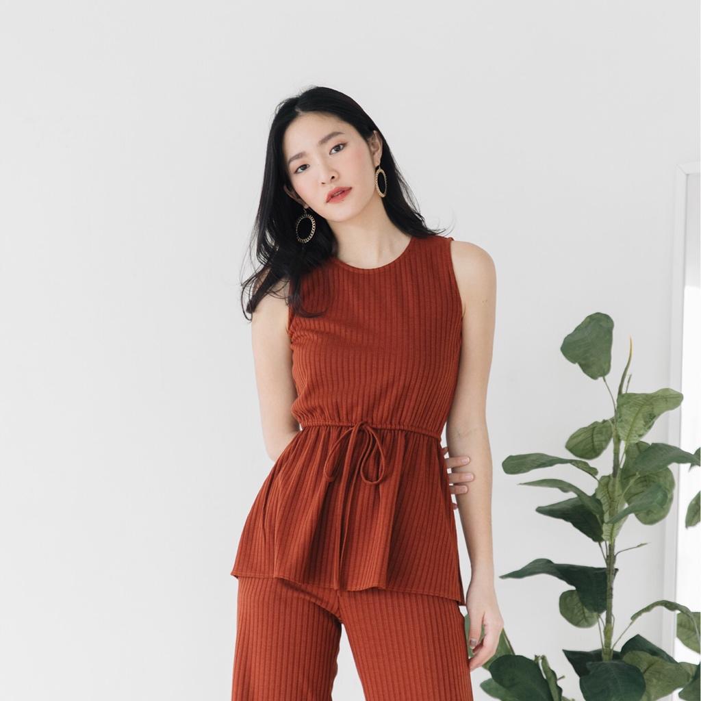 LAVITA เสื้อกางเกงเข้าชุด รุ่น LINDY SET (DEEP ORANGE) LAVITA เสื้อกางเกงเข้าชุด รุ่น LINDY SET (DEEP ORANGE)