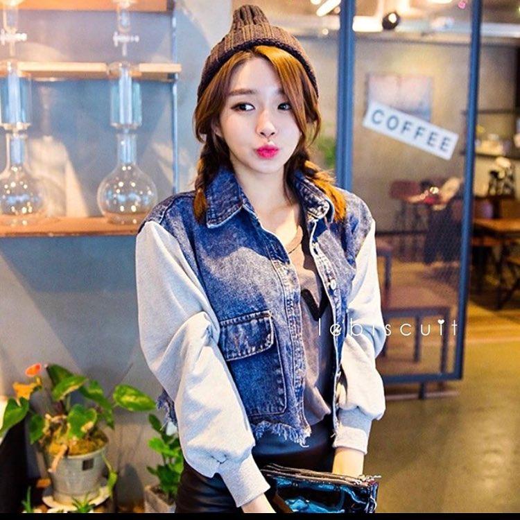 รบกวนอ่านรายละเอียดก่อนสั่ง เสื้อแจ็คเก็ตยีนส์ เสื้อยีนส์ตัวสั้น แต่งแขนผ้าคอตตอนยืด ฮิตสุดๆปังมากค่ะงานนี้สาวๆห้ามพลาดนะคะนครั้งแรกผ่าน