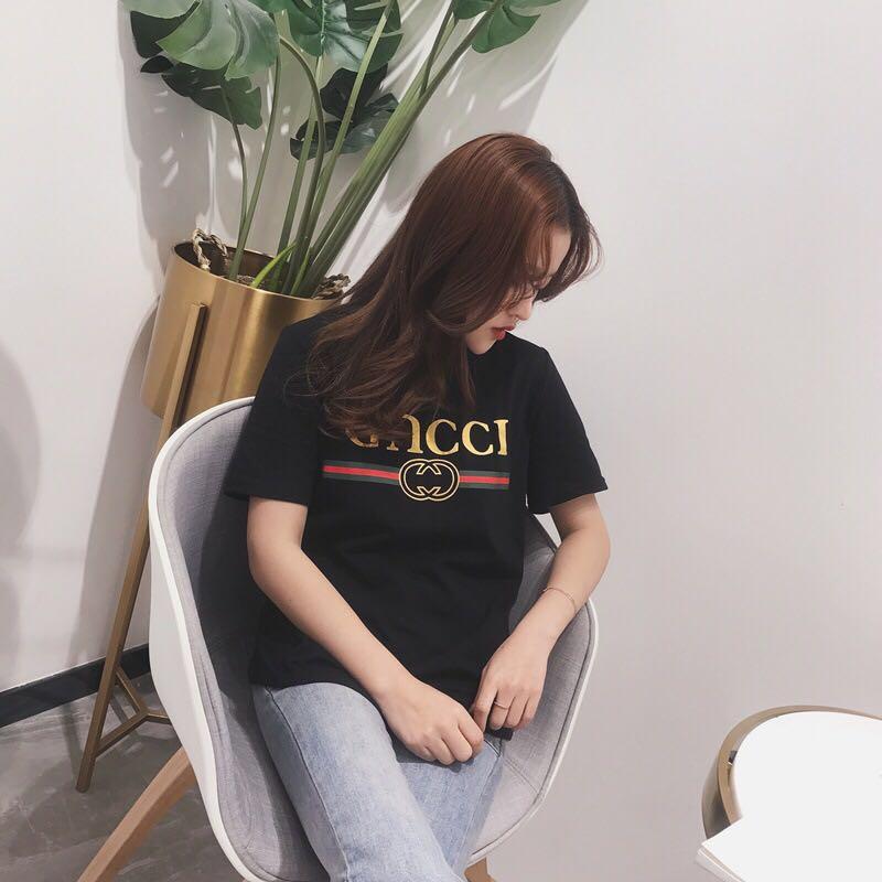 GUCCI2018 ฤดูร้อนรุ่นเกาหลีของแฟนลดสัดส่วนบางตัวอักษรตัวสั้นเสื้อนักเรียนหญิงสาวน้องสาวอ่อนนุ่มเสื้อ bottoming เสื้อ