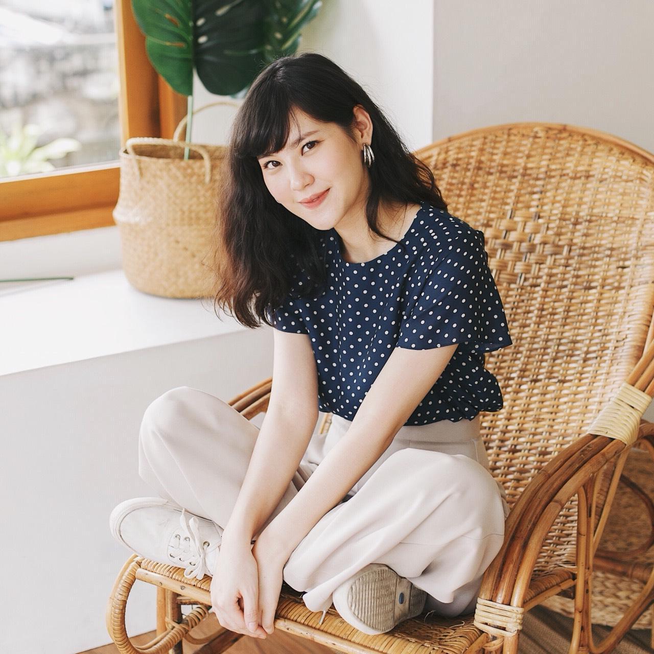 TheGarden1st เสื้อแขนสั้นติดกระดุมหลัง Mille Crape Top Navy Polkadot TheGarden1st เสื้อแขนสั้นติดกระดุมหลัง Mille Crape Top Navy Polkadot