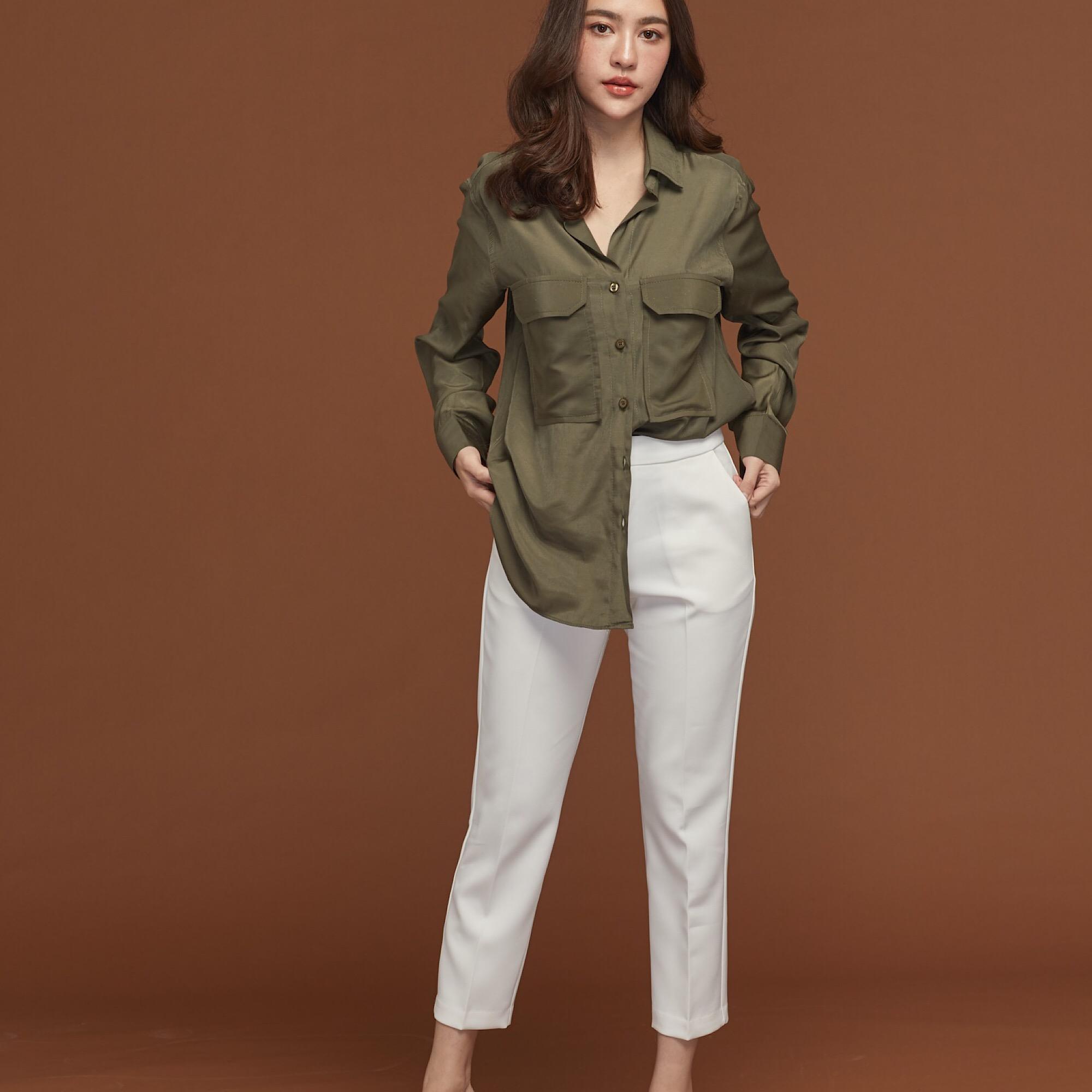 E199 - Blouse with pocket E199 - Blouse with pocket
