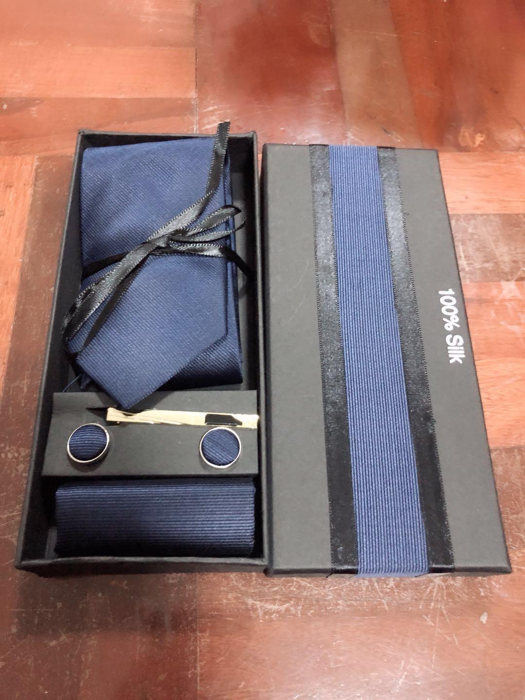 5 ชิ้น Mens ผอมธุรกิจโพลีเอสเตอร์ผ้าไหมเนคไท Tie Cufflinks พ็อกเก็ตสแควร์และชุดคลิปเน็คไทสำหรับผู้ชายที่มีกล่องของขวัญน้ำเงิน 5 ชิ้น Mens ผอมธุรกิจโพลีเอสเตอร์ผ้าไหมเนคไท Tie Cufflinks พ็อกเก็ตสแควร์และชุดคลิปเน็คไทสำหรับผู้ชายที่มีกล่องของขวัญน้ำเงิน