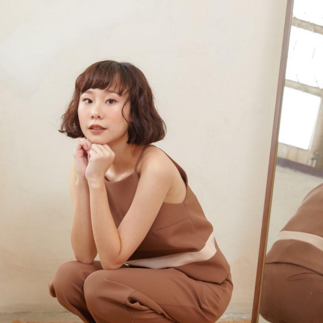 Sew am i - Pola top - Walnut เสื้อสายเดี่ยวทูโทนตัวสั้น Sew am i - Pola top - Walnut เสื้อสายเดี่ยวทูโทนตัวสั้น