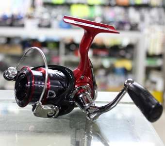 Daiwa Revros 1003R สีแดง รอกสปิน Daiwa Revros 1003R สีแดง รอกสปิน