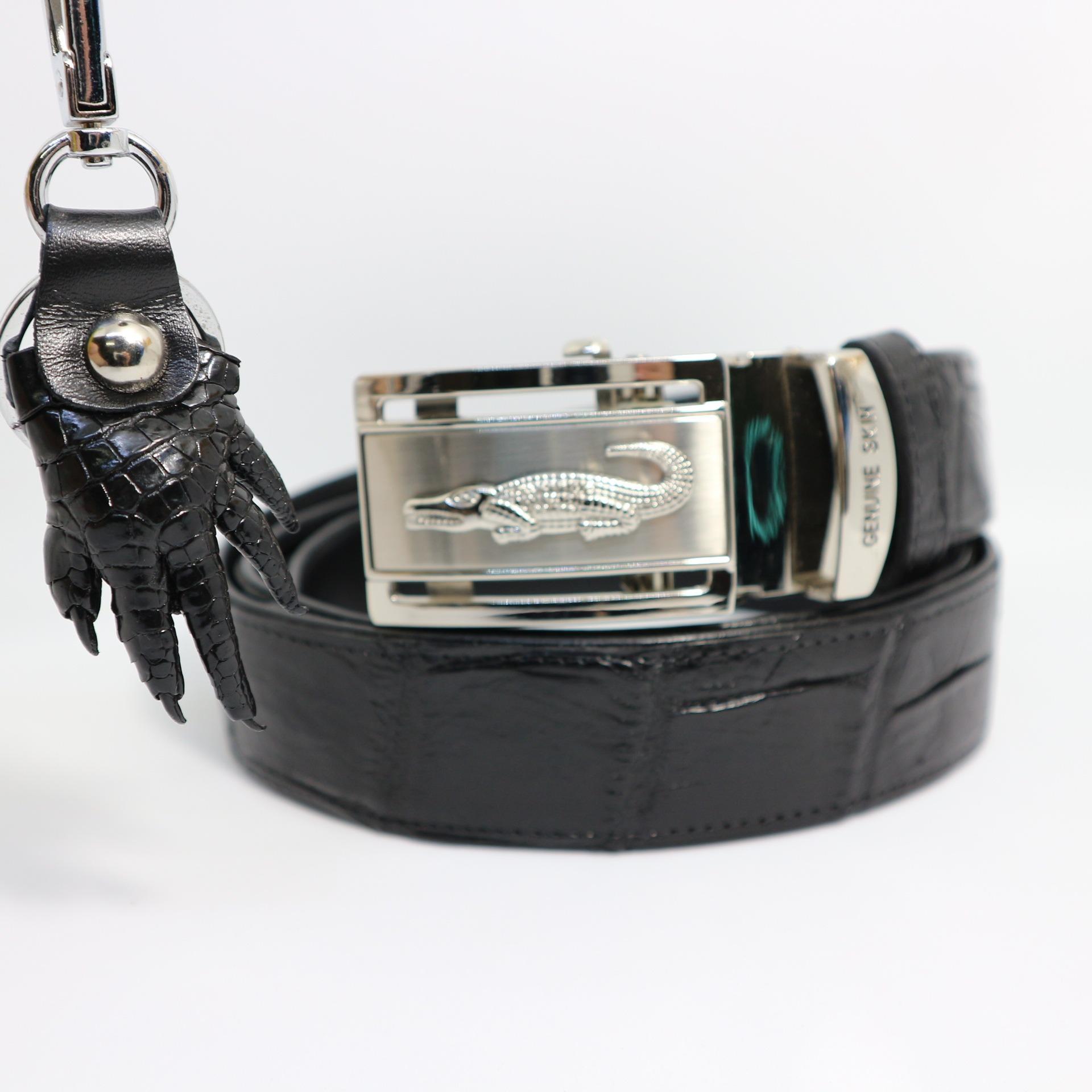Crocodile leather เข็มขัดหนังจระเข้แท้ ผู้ชาย (ส่วนท้องไผ่) แถมพวงกุญแจมือจระเข้มูลค่า 390 บาท รับประกันสินค้า Crocodile leather เข็มขัดหนังจระเข้แท้ ผู้ชาย (ส่วนท้องไผ่) แถมพวงกุญแจมือจระเข้มูลค่า 390 บาท รับประกันสินค้า