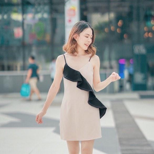 Jane Soraya - Manhattan Ruffle Dress Beige ชุดเดรสระบาย Jane Soraya - Manhattan Ruffle Dress Beige ชุดเดรสระบาย