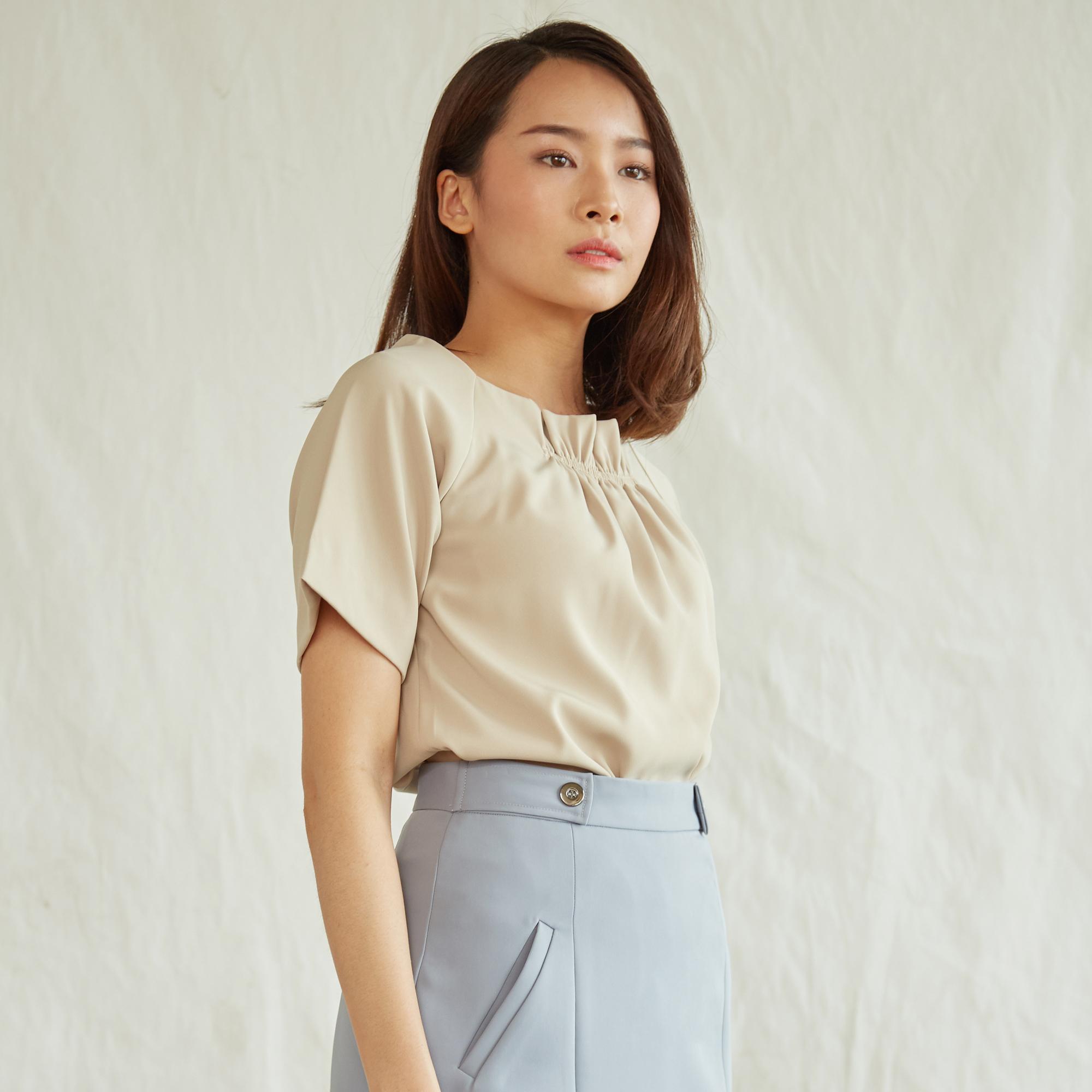 Ivory No.5 เสื้อคอสี่เหลี่ยม จับจีบช่วงคอ รุ่น Crimp Line Top