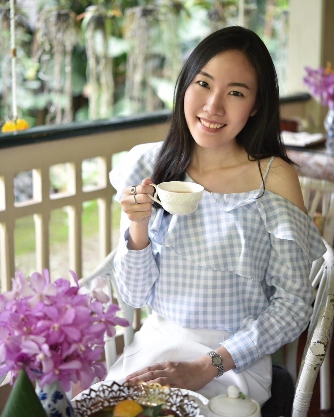The rose garden - เสื้อปาดไหล่ - Peony Top The rose garden - เสื้อปาดไหล่ - Peony Top