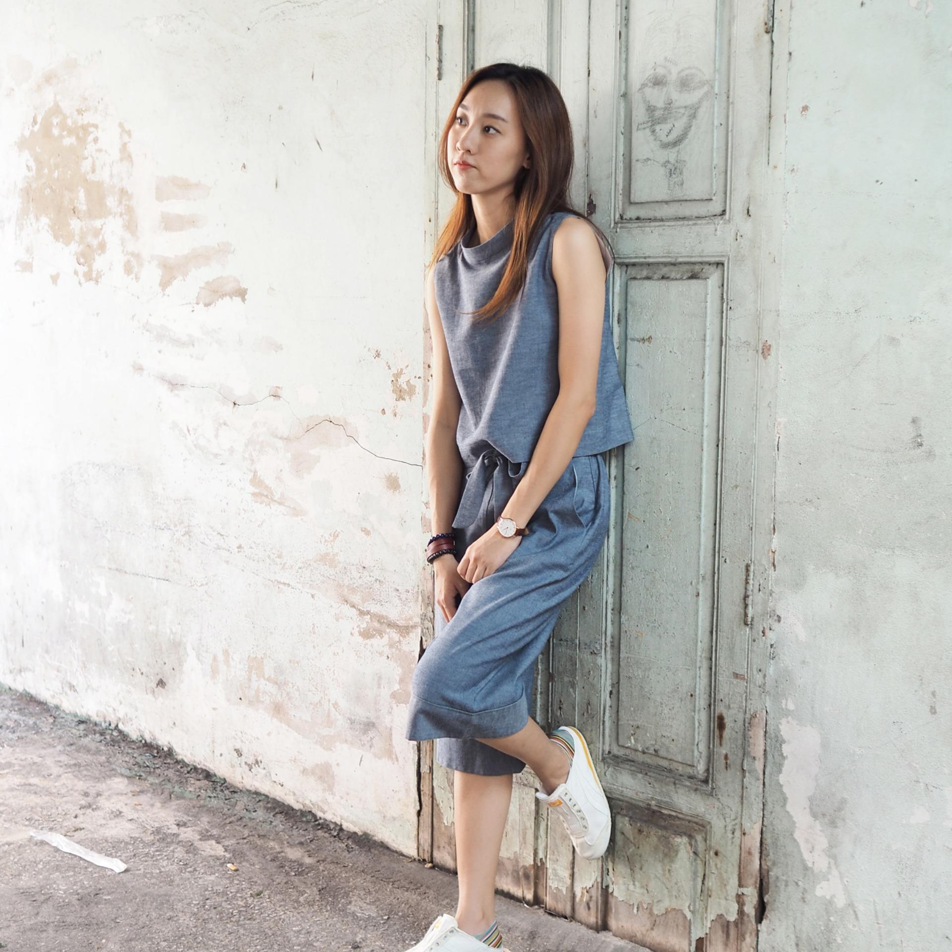 Queensway-Tt Button Back Top : Grey