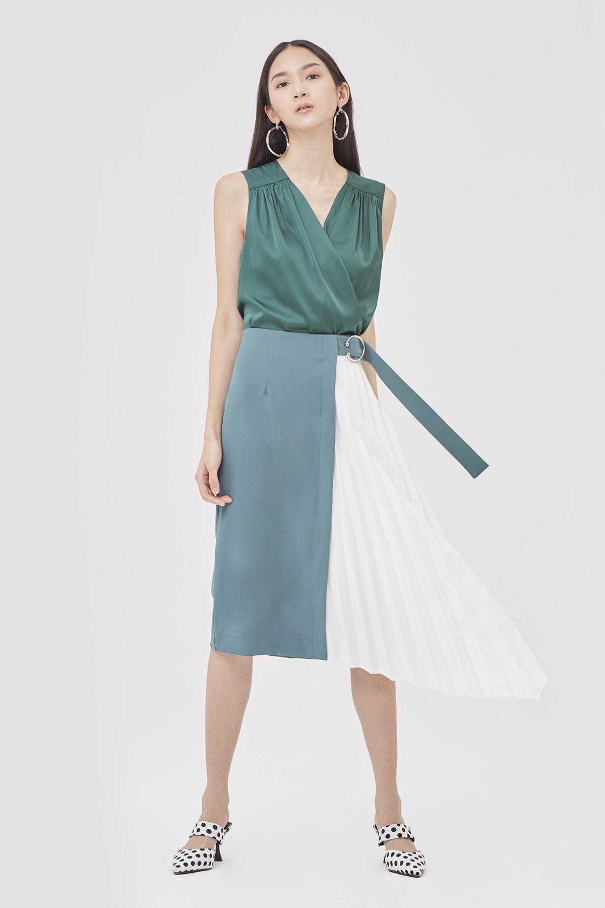 CAMP COLLECTION กระโปรงสั้นอัดพลีทรุ่น PLEATED MIDI SKIRT LK005 CAMP COLLECTION กระโปรงสั้นอัดพลีทรุ่น PLEATED MIDI SKIRT LK005