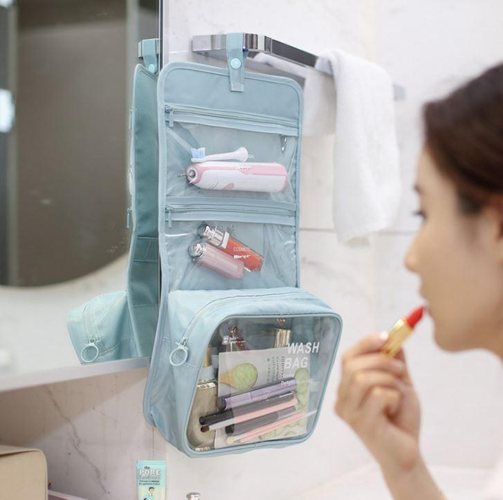 Botta Design กระเป๋าใส่เครื่องสำอางค์ มีหลายช่องใส่ของ พกพาได้สะดวก Botta Design กระเป๋าใส่เครื่องสำอางค์ มีหลายช่องใส่ของ พกพาได้สะดวก