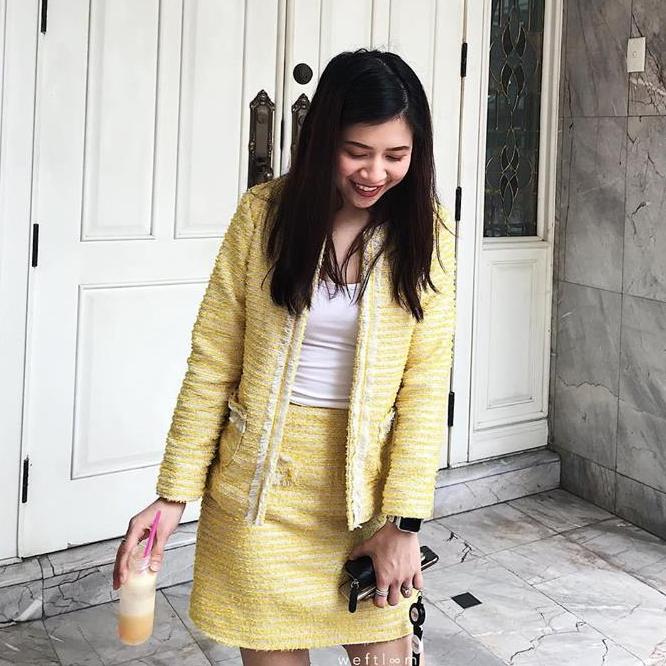 Weftloom Rose Skirt กระโปรงทรงเอผ้าทวีต มีกระเป๋าหลอก2ข้าง Weftloom Rose Skirt กระโปรงทรงเอผ้าทวีต มีกระเป๋าหลอก2ข้าง