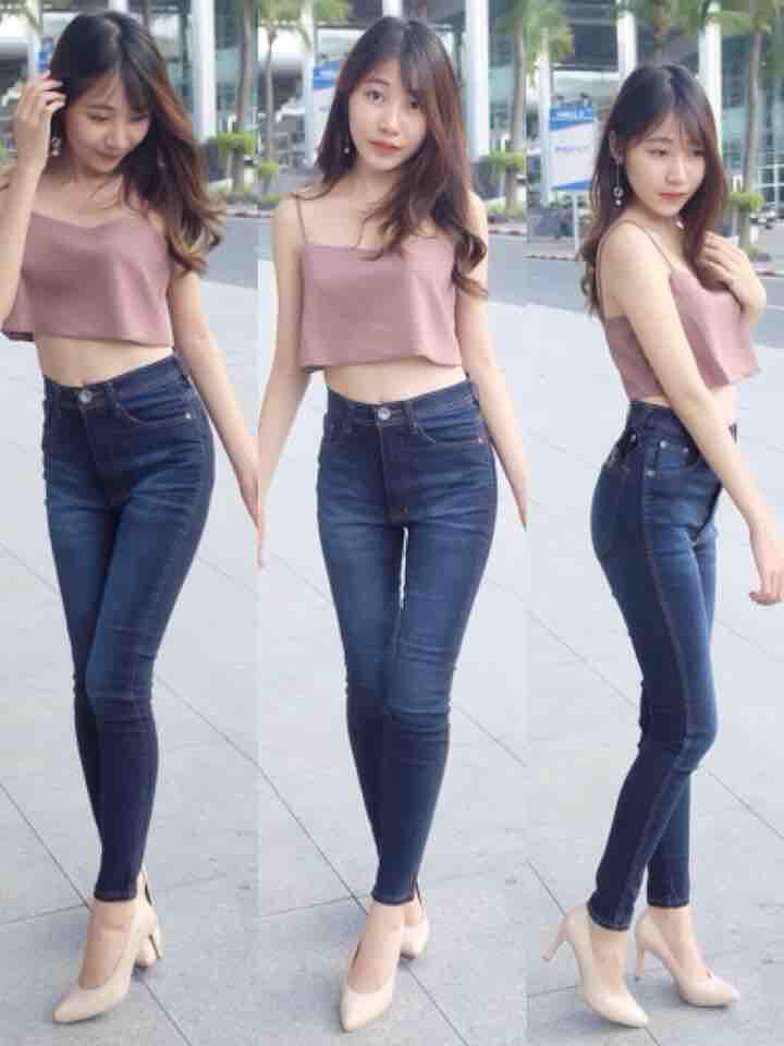 Runway jeans กางเกงยีนส์เอวสูง ผ้ายีนส์ยืด ไม่ขาด เพิ่มความเก๋ด้วยไฮไลต์ และอัดหน้ายับ จับมาใส่ได้ทุกโอกาส
