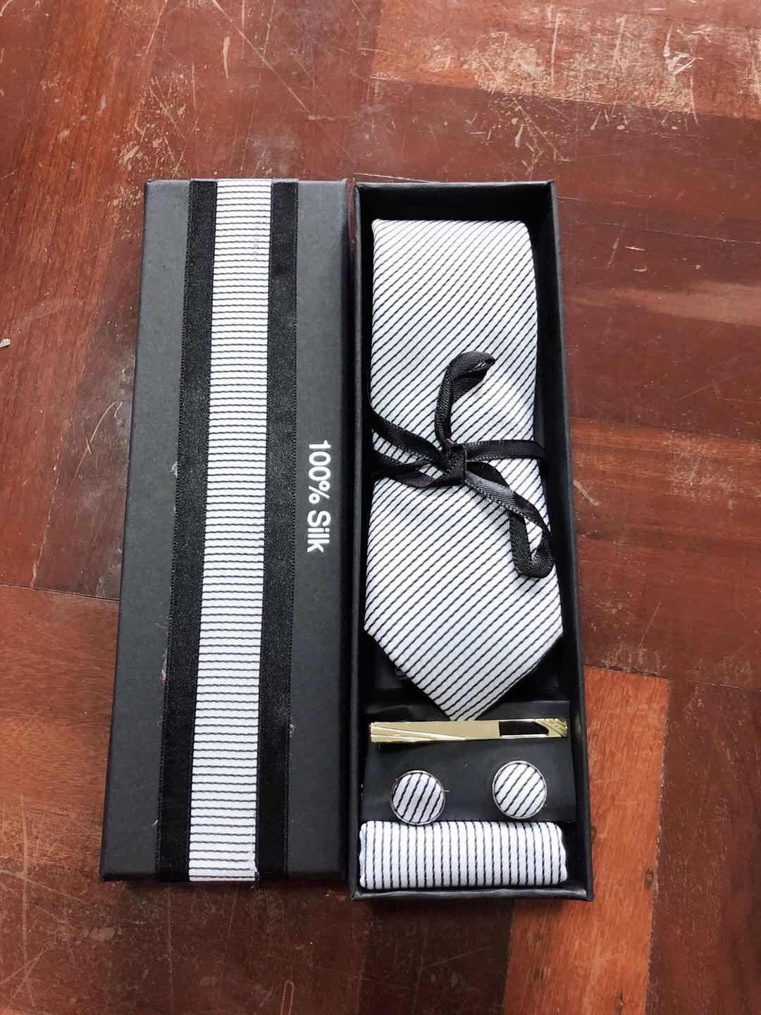 5 ชิ้น Mens ผอมธุรกิจโพลีเอสเตอร์ผ้าไหมเนคไท Tie Cufflinks พ็อกเก็ตสแควร์และชุดคลิปเน็คไทสำหรับผู้ชายที่มีกล่องของขวัญน้ำเงิน