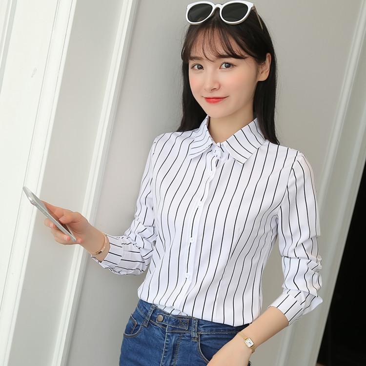 เสื้อเชิ้ตผู้หญิงแขนยาว พิมพ์ลาย ทรงสลิมฟิต
