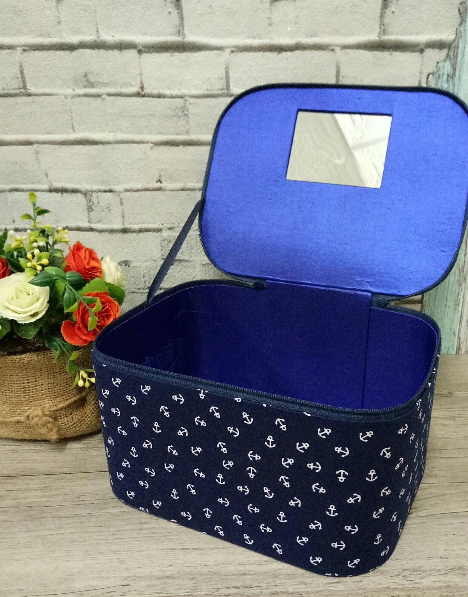 กระเป๋าใส่เครื่องสำอาง กล่องอเนกประสงค์ หรือ กล่องใส่เครื่องสำอางค์ (Hand made) รุ่น 10909 (ขนาดกว้าง 6 นิ้ว ยาว 9 นิ้ว สูง 5 นิ้ว) แบบแข็ง กล่อง L กระเป๋าใส่เครื่องสำอาง กล่องอเนกประสงค์ หรือ กล่องใส่เครื่องสำอางค์ (Hand made) รุ่น 10909 (ขนาดกว้าง 6 นิ้ว ยาว 9 นิ้ว สูง 5 นิ้ว) แบบแข็ง กล่อง L