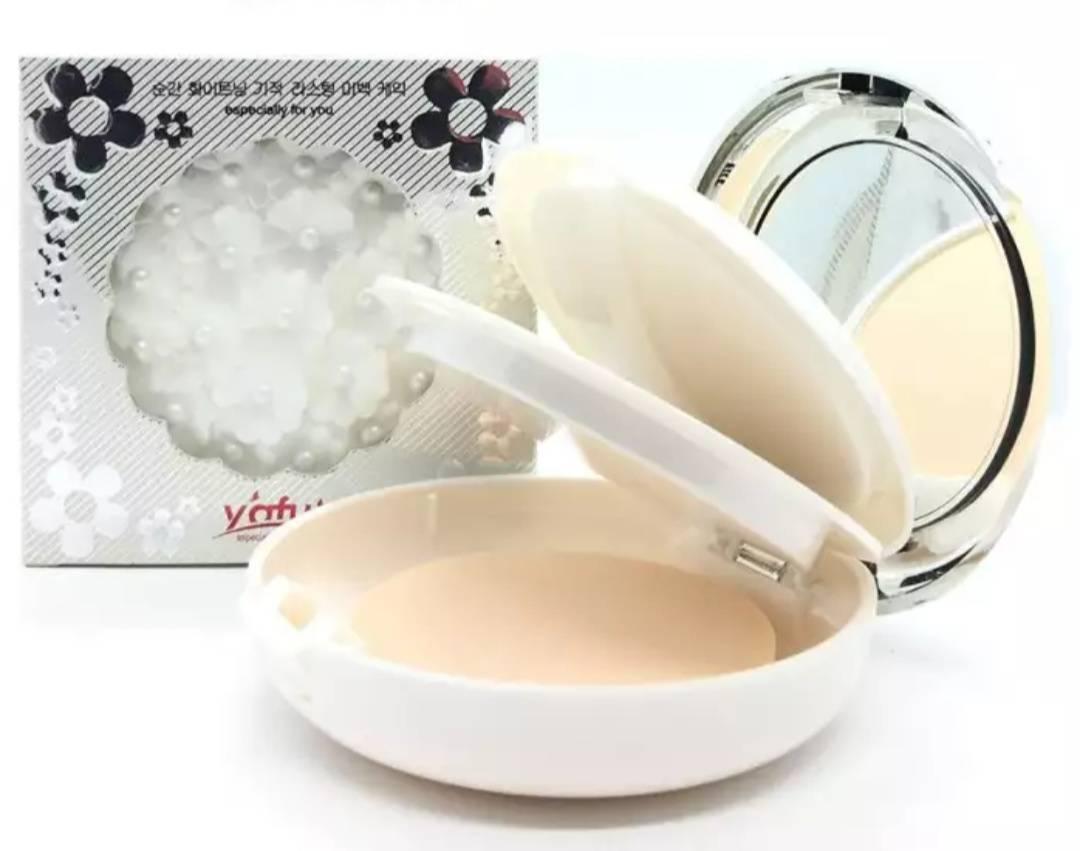 Yafu Especially for You Powder Cake ยาฟู แป้งผสมรองพื้น ตลับสีเงินลายดอกไม้ 2 ชั้น No.1113 (เลือกโทนสีได้จ้า) แป้งยาฟู แป้งพัฟทาหน้า เนื้อบางเบา เรียบเนียน ควบคุมความมัน ติดทนนาน ขนาด26g.