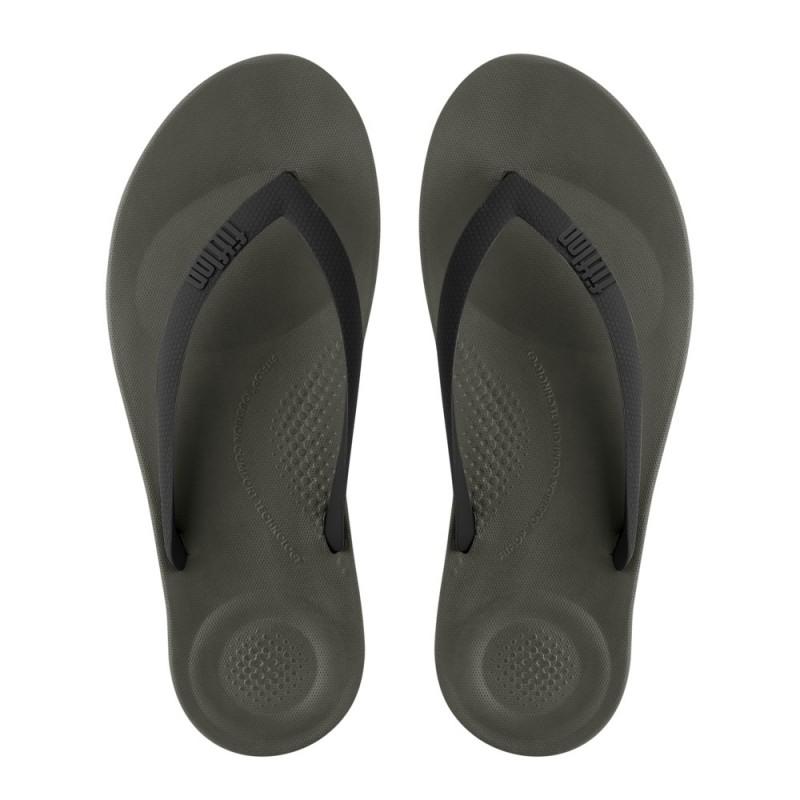 FITFLOP รองเท้าแตะชายรุ่น IQUSHION ERGONOMIC FLIP FLOPS สี CAMOUFLAGE GREEN MIX