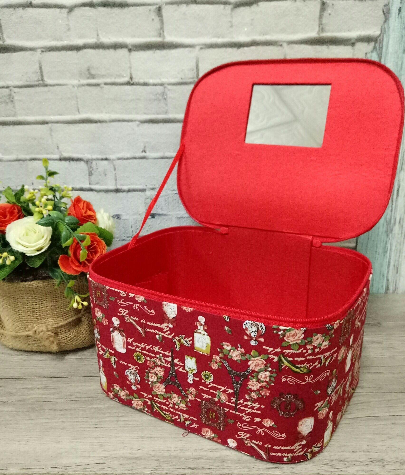 กระเป๋าใส่เครื่องสำอาง กล่องอเนกประสงค์ หรือ กล่องใส่เครื่องสำอางค์ ( Hande made) ขนาดกว้าง 6.8 นิ้ว ยาว 10.2 นิ้ว สูง 5 นิ้ว (แบบแข็ง) กล่อง XL .ใหญ่