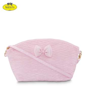 กระเป๋าสะพายข้าง NaRaYa Pleated Satin with Detachable Strap กระเป๋าสะพายข้าง NaRaYa Pleated Satin with Detachable Strap