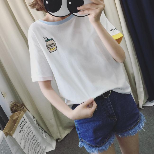 FASHION เสื้อยืดคอกลมแขนสั้น ดีเทลแต่งแถบสีที่ปลายแขนและคอ ( สีขาว ) รุ่น 5732