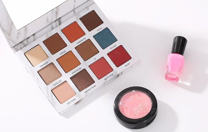 มาร์ทอายแชโดว์ Matte Pearlescent 12 สีอายแชโดว์สีโลก