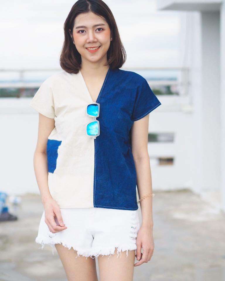 เสื้อมัดย้อม เสื้อคอกะเหรี่ยง เดรสยาว เดรสคอกะเหรี่ยง ย้อมครึ่ง เสื้อครามธรรมชาติ เสื้อสวย ถูกๆ ดีจริง ใส่สบาย ไซร์ M L NO.001