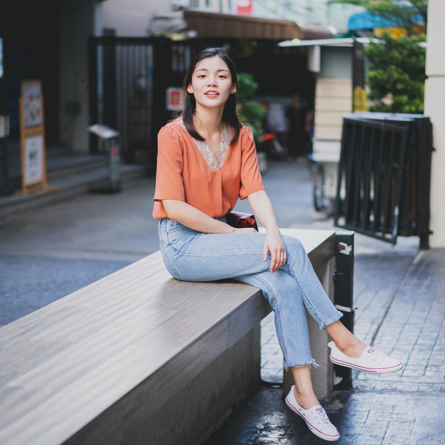 Ivory No.5 เสื้อคอวี จับจีบหน้า แต่งผ้าลาย Paisley รุ่น Autumn Top