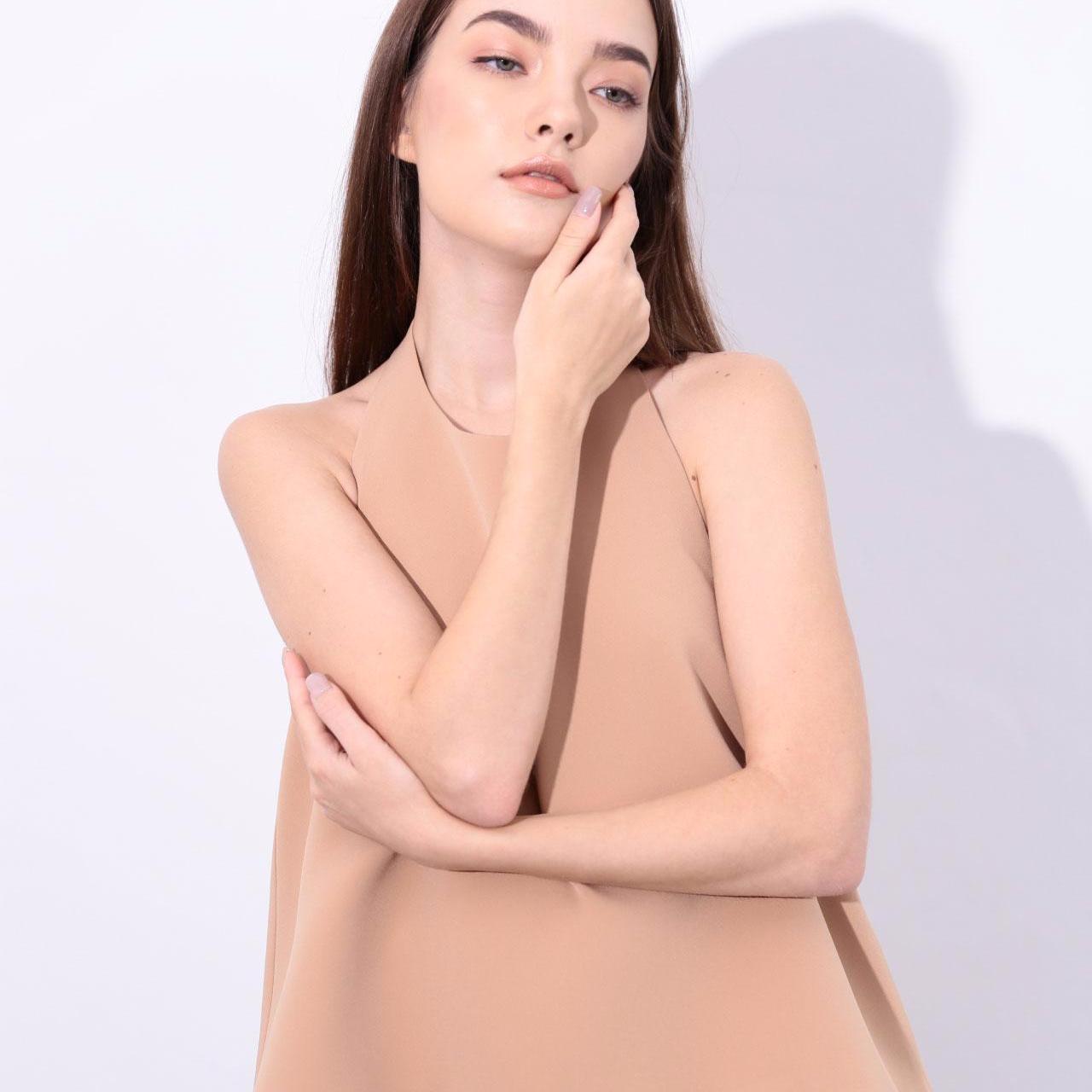 KWANJAI KJkrhyme nude brown เสื้อคล้องคอโชว์หลัง สีนู้ดน้ำตาล KWANJAI KJkrhyme nude brown เสื้อคล้องคอโชว์หลัง สีนู้ดน้ำตาล