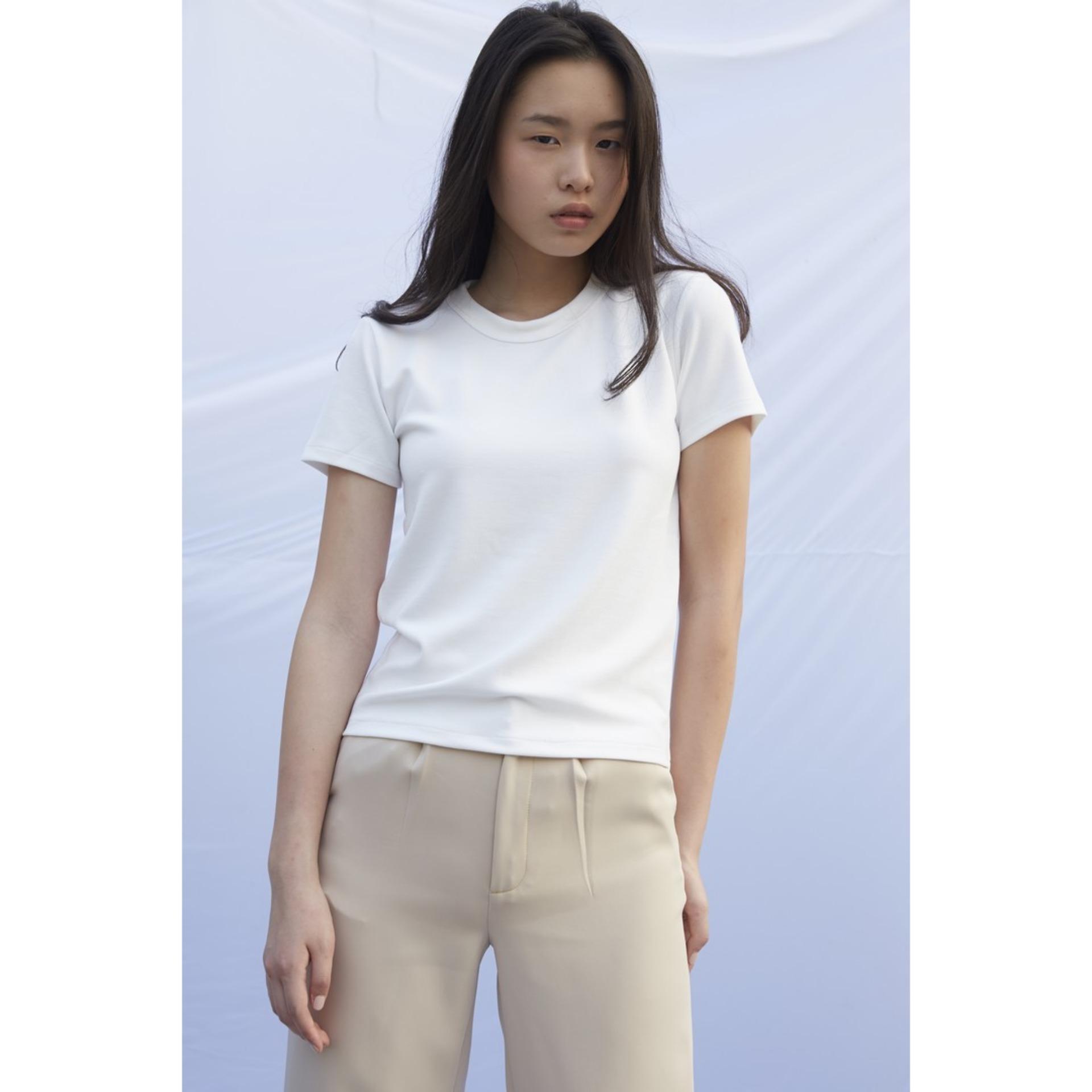 EVERYDAY APPARELS เสื้อยืดทรงตรง สีขาว ผู้หญิง straight cut tee- white