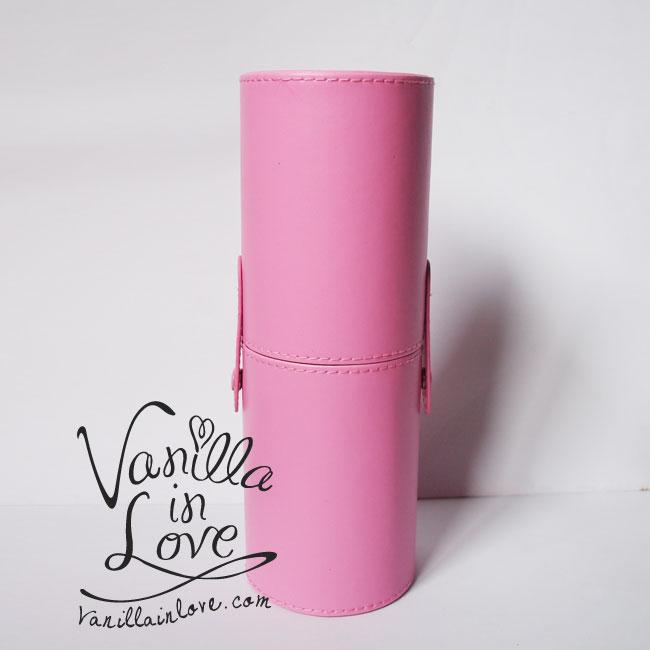 Vanilla in Love กระบอกแปรงแต่งหน้า - สีชมพู Vanilla in Love กระบอกแปรงแต่งหน้า - สีชมพู