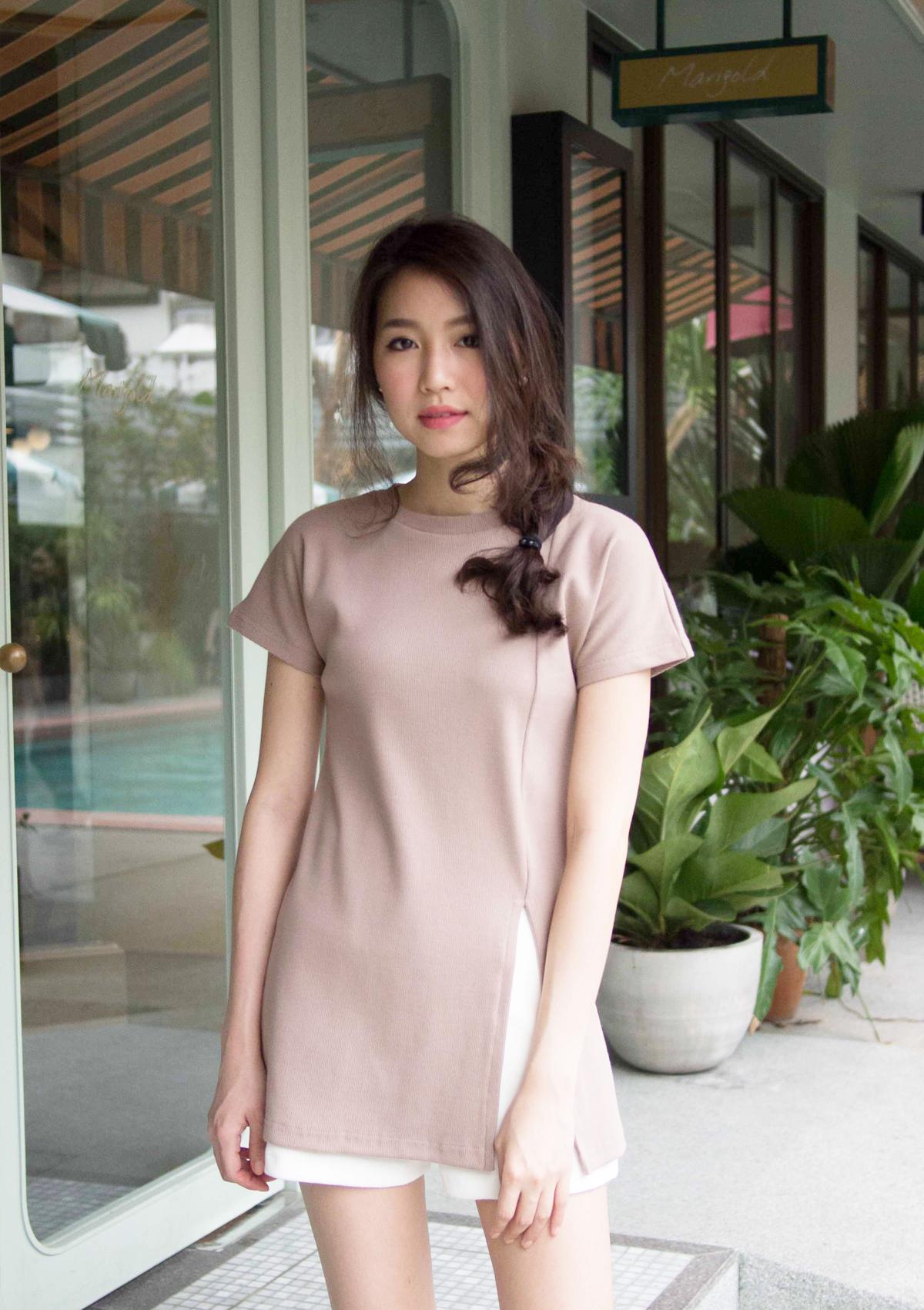 COWORKER (RT.13) - front slit top เสื้อแขนสั้นผ้าหน้า COWORKER (RT.13) - front slit top เสื้อแขนสั้นผ้าหน้า