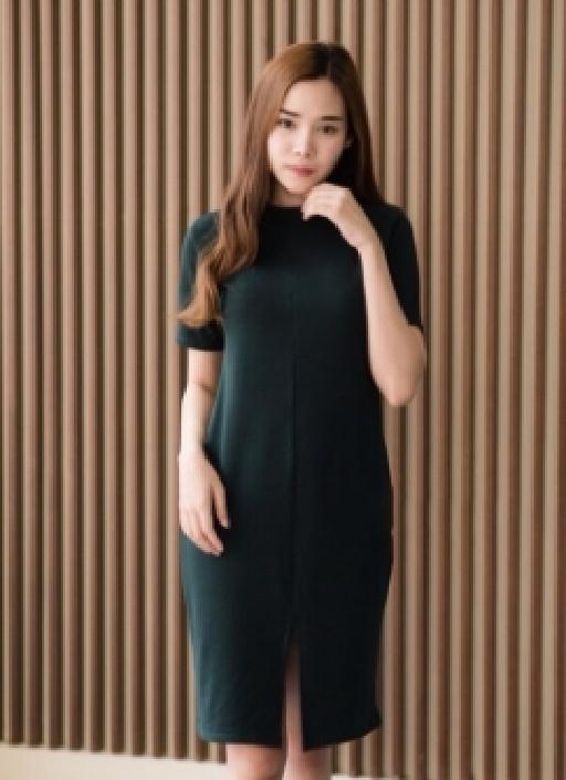 ชุดเดรสคอเต่า แขนสั้น ผ่าหน้า ผ้าร่องยืดหยุ่นดี ฟรีไซส์