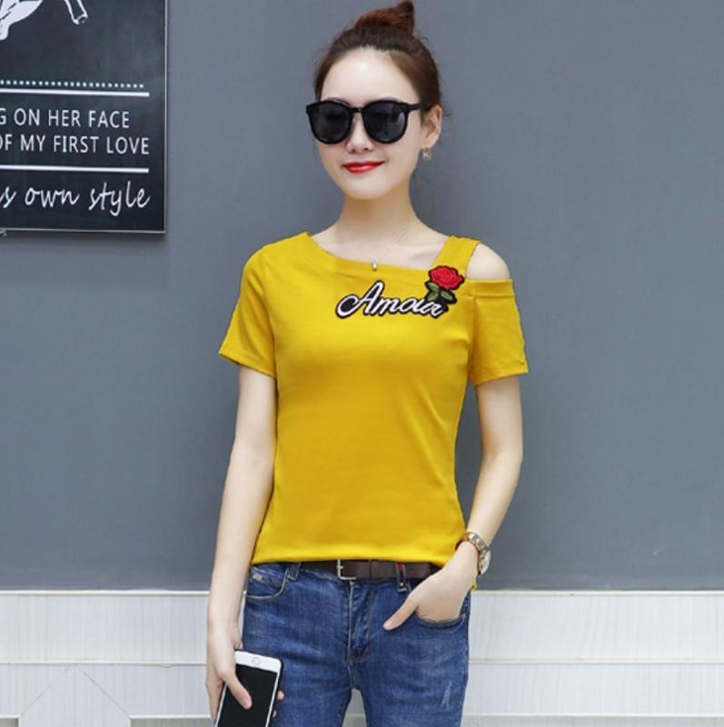 เสื้อยืดแขนสั้นผู้หญิง สไตล์เกาหลีZASHION Semi Off Shoulder Slim Fit Embroidered Tee Top