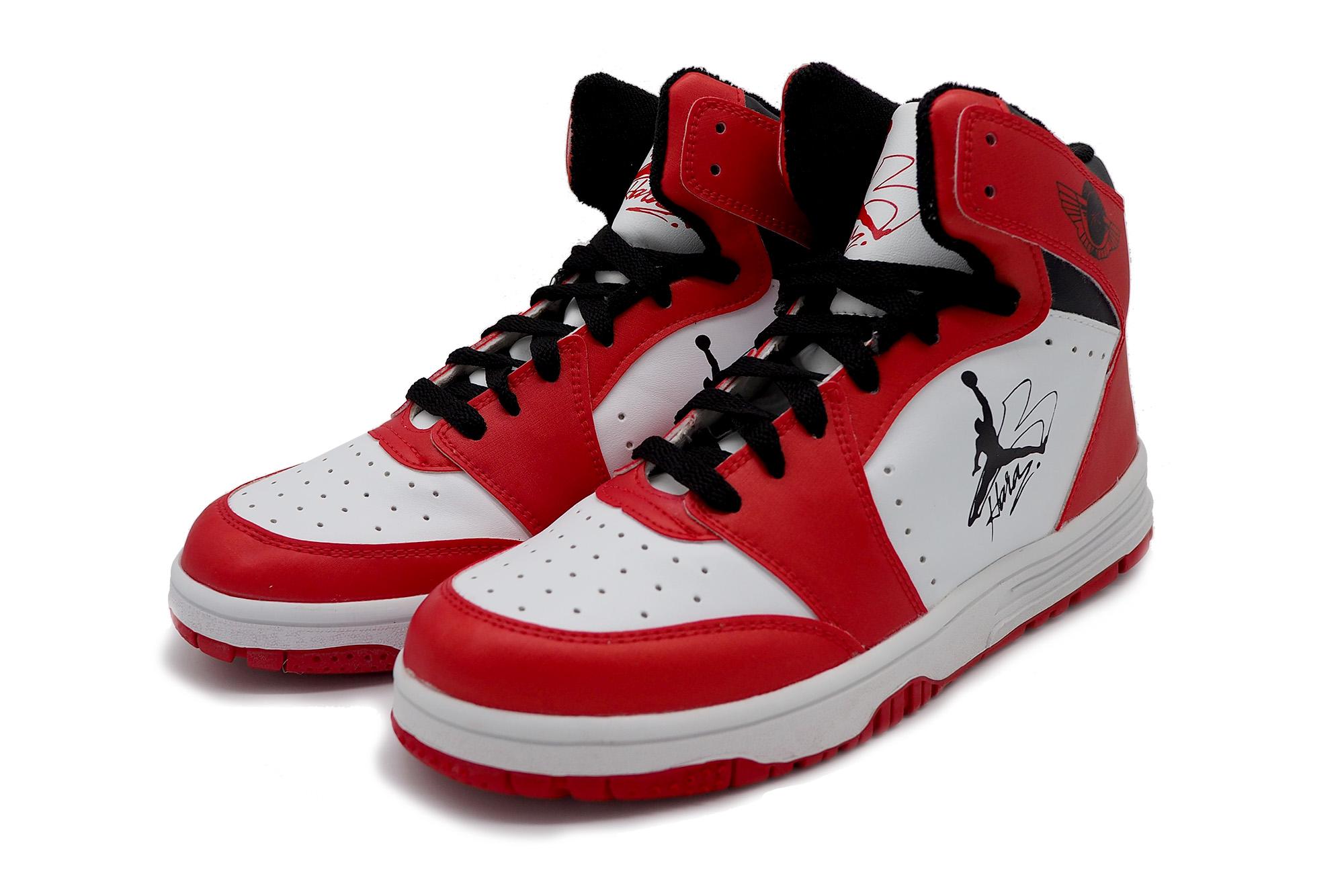 HARA Sports รองเท้าผ้าใบ รองเท้าหุ้มข้อ รุ่น T126N สีขาวแดง HARA Sports รองเท้าผ้าใบ รองเท้าหุ้มข้อ รุ่น T126N สีขาวแดง