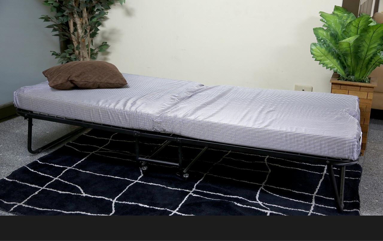 ETC เตียงเสริมพับได้ เตียงเหล็กพับได้ พร้อมเบาะรองนอน สีขาว-ดำ reinforce folding bed 3 ฟุต (มีล้อ) ETC เตียงเสริมพับได้ เตียงเหล็กพับได้ พร้อมเบาะรองนอน สีขาว-ดำ reinforce folding bed 3 ฟุต (มีล้อ)