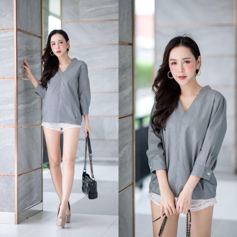 virin&fashiononartเสื้อลายริ้วคอวีแต่งกระดุมหลัง virin&fashiononartเสื้อลายริ้วคอวีแต่งกระดุมหลัง