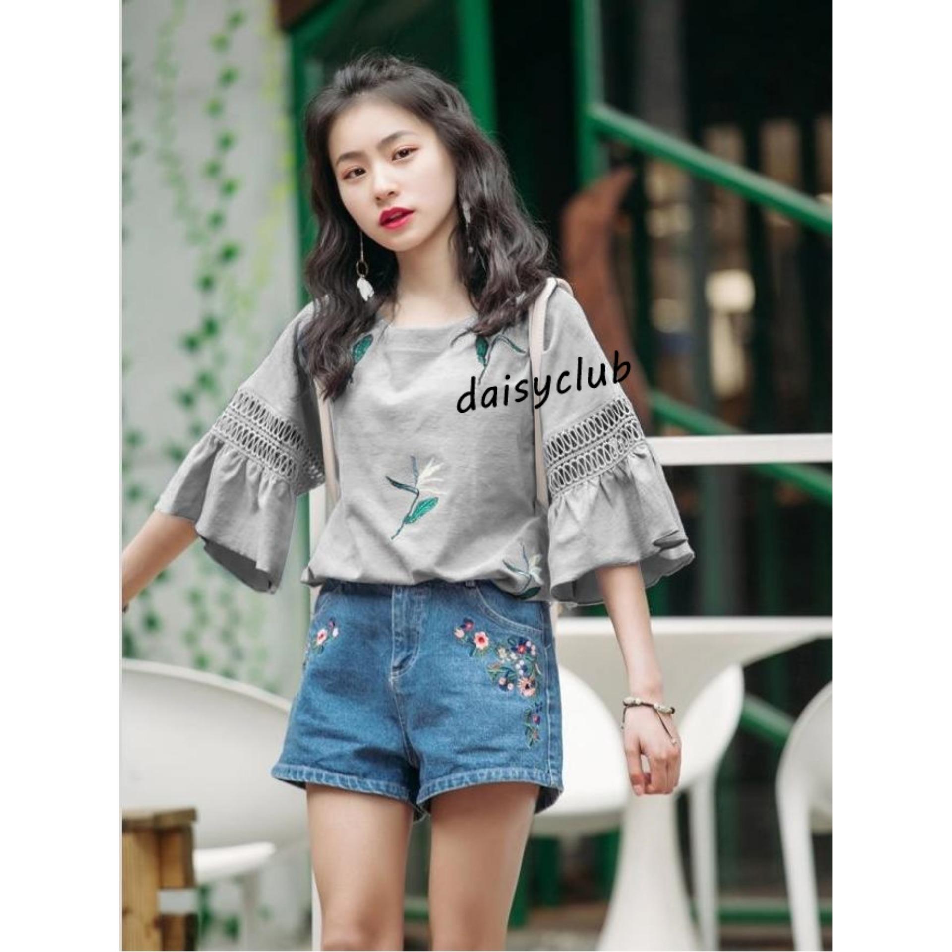 Daisyclub เสื้อผู้ดี เสื้อ ยืด แฟชั่น ผู้หญิง คอกลม แต่งระบาย ปลายแขน งานปักลาย ลายใบไม้ ไม่ใช่งานสกีน ด้านหน้่า ดูแพงมาก รหัส A1 Daisyclub เสื้อผู้ดี เสื้อ ยืด แฟชั่น ผู้หญิง คอกลม แต่งระบาย ปลายแขน งานปักลาย ลายใบไม้ ไม่ใช่งานสกีน ด้านหน้่า ดูแพงมาก รหัส A1