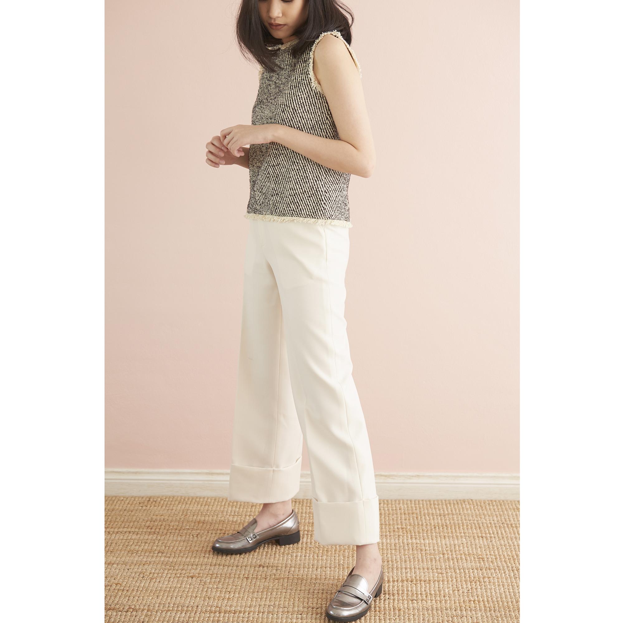 FAMINOUS เสื้อแขนกุดผ้าทวีตนำเข้า สีดำ TWEED TOP - BLACK