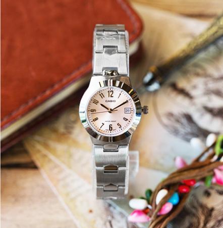 Casio รุ่น LTP-1241D-4A3 นาฬิกาข้อมือผู้หญิง สายสแตนเลส หน้าปัดชมพู - มั่นใจ ของแท้ 100% ประกันศูนย์ 1 ปีเต็ม Casio รุ่น LTP-1241D-4A3 นาฬิกาข้อมือผู้หญิง สายสแตนเลส หน้าปัดชมพู - มั่นใจ ของแท้ 100% ประกันศูนย์ 1 ปีเต็ม