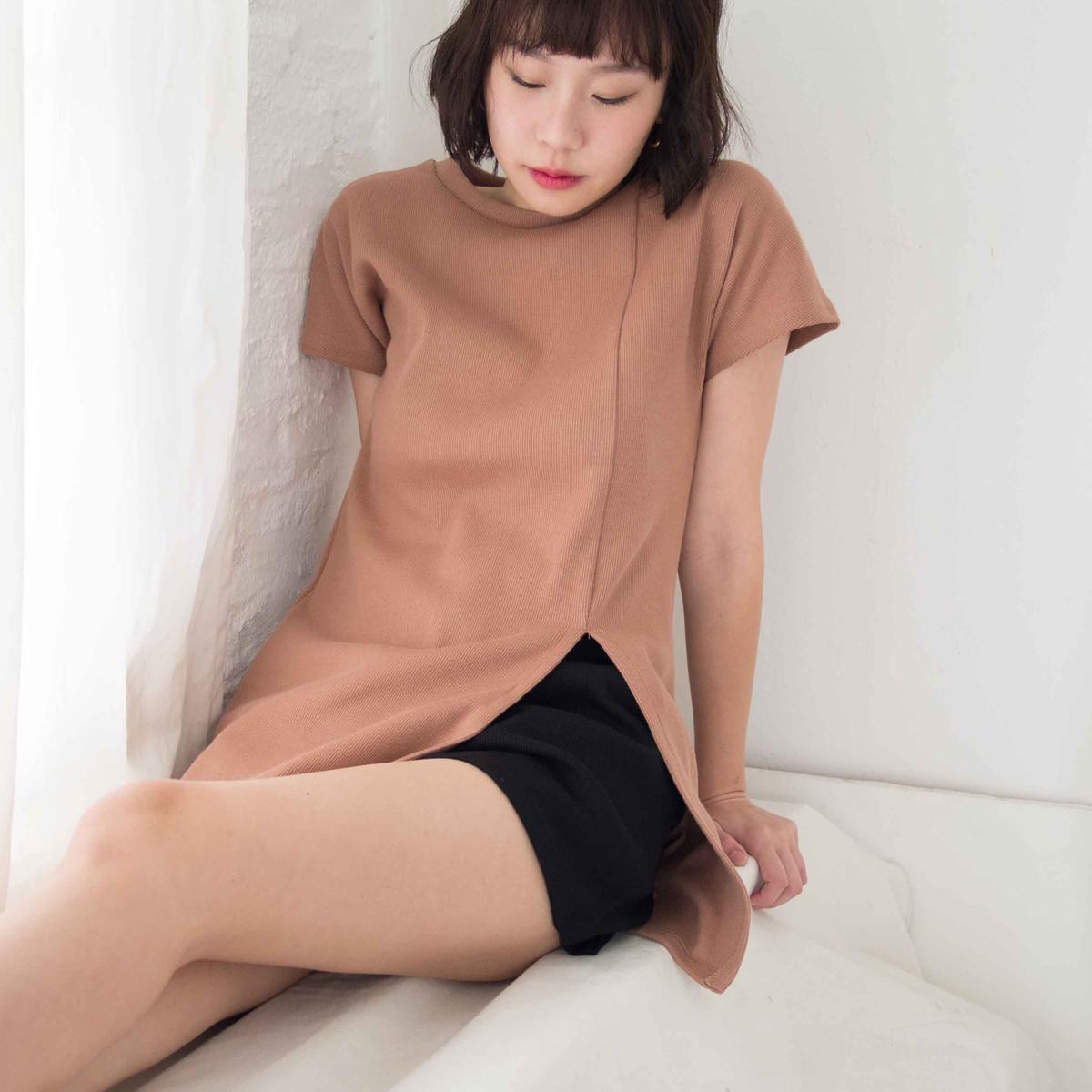 COWORKER (RT.13) - front slit top เสื้อแขนสั้นผ้าหน้า COWORKER (RT.13) - front slit top เสื้อแขนสั้นผ้าหน้า