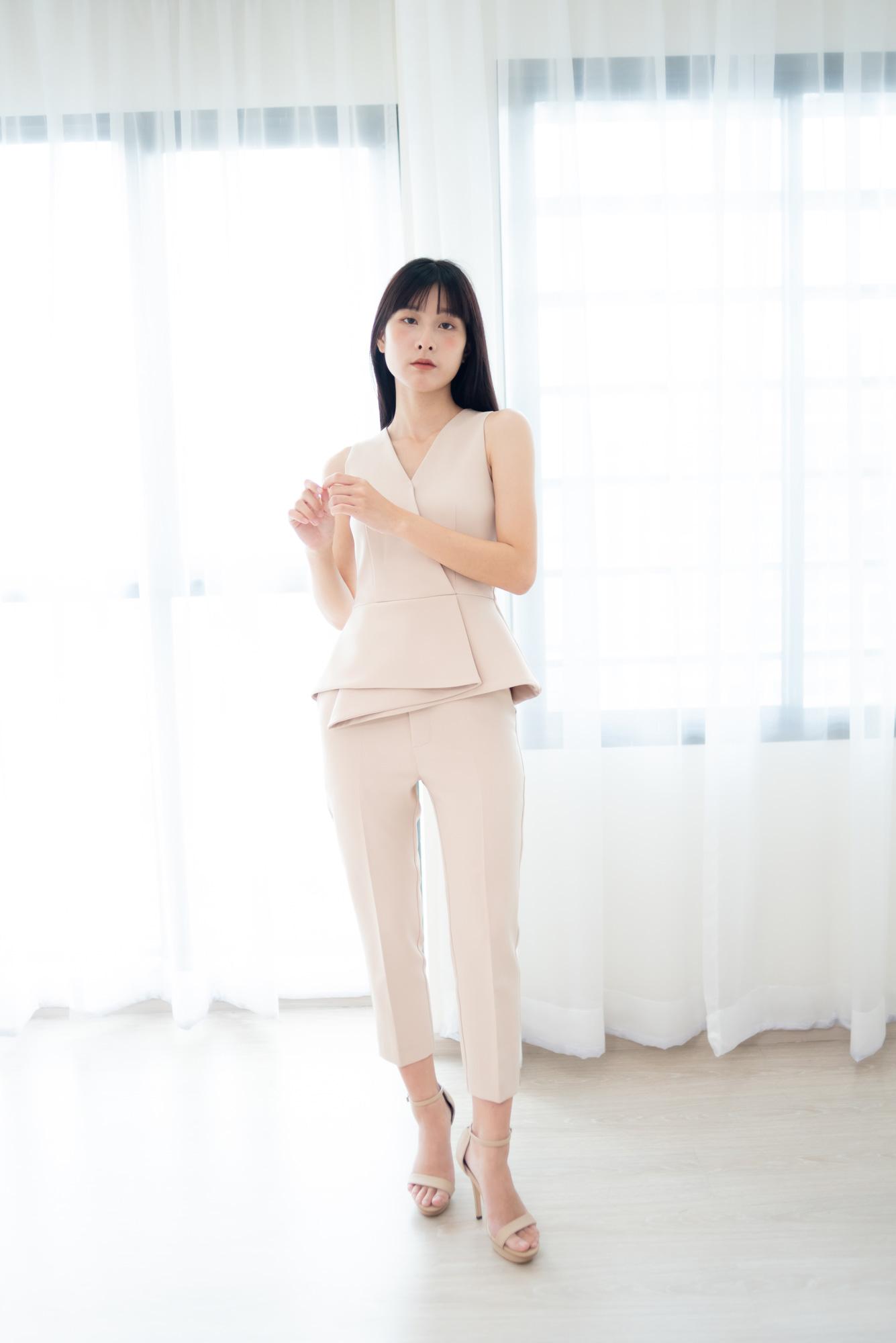 Cont.official Chloe Pants กางเกง 5 ส่วน เอวสูง ทรงเดฟ Cont.official Chloe Pants กางเกง 5 ส่วน เอวสูง ทรงเดฟ