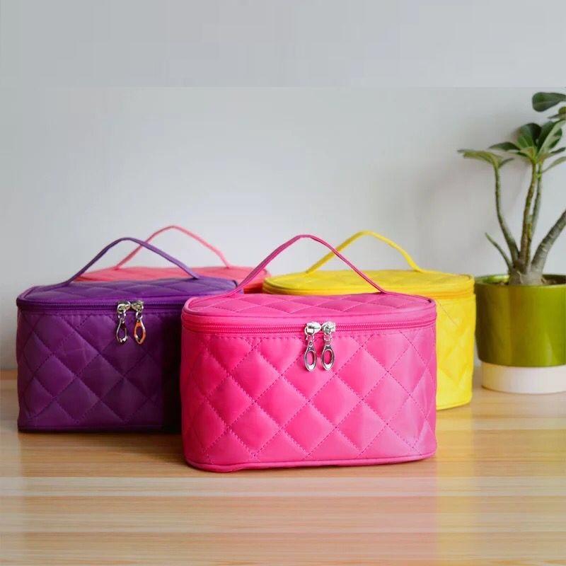 กระเป๋าเครื่องสำอาง กล่องเครื่องสำอาง แบบหนังสีเรียบ มีหูหิ้ว มีกระจกminiในกระเป๋า กระเป๋าเครื่องสำอาง กล่องเครื่องสำอาง แบบหนังสีเรียบ มีหูหิ้ว มีกระจกminiในกระเป๋า