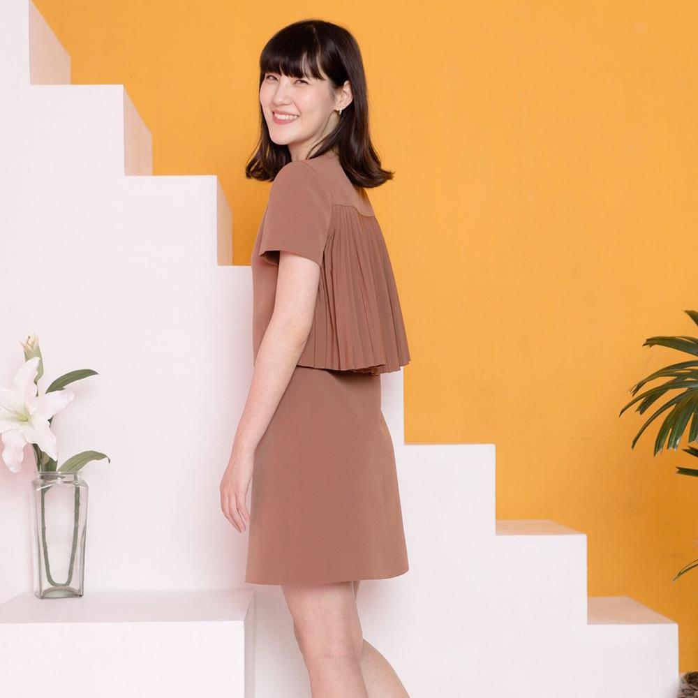 Parachuteshop - เดรส กระดุมหน้า แต่งพลีทหลัง รุ่น TAYLOR dress