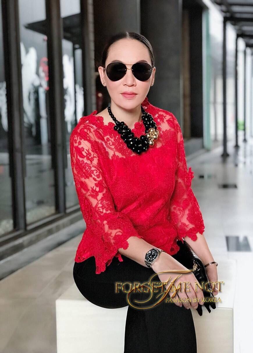 Forget me not เสื้อลูกไม้ผ้ามุ้ง คอกลม แขนบาน เนื้อผ้าลูกไม้มุ้งปักลายดอกไม้ เนื้อผ้าดีมากค่ะ