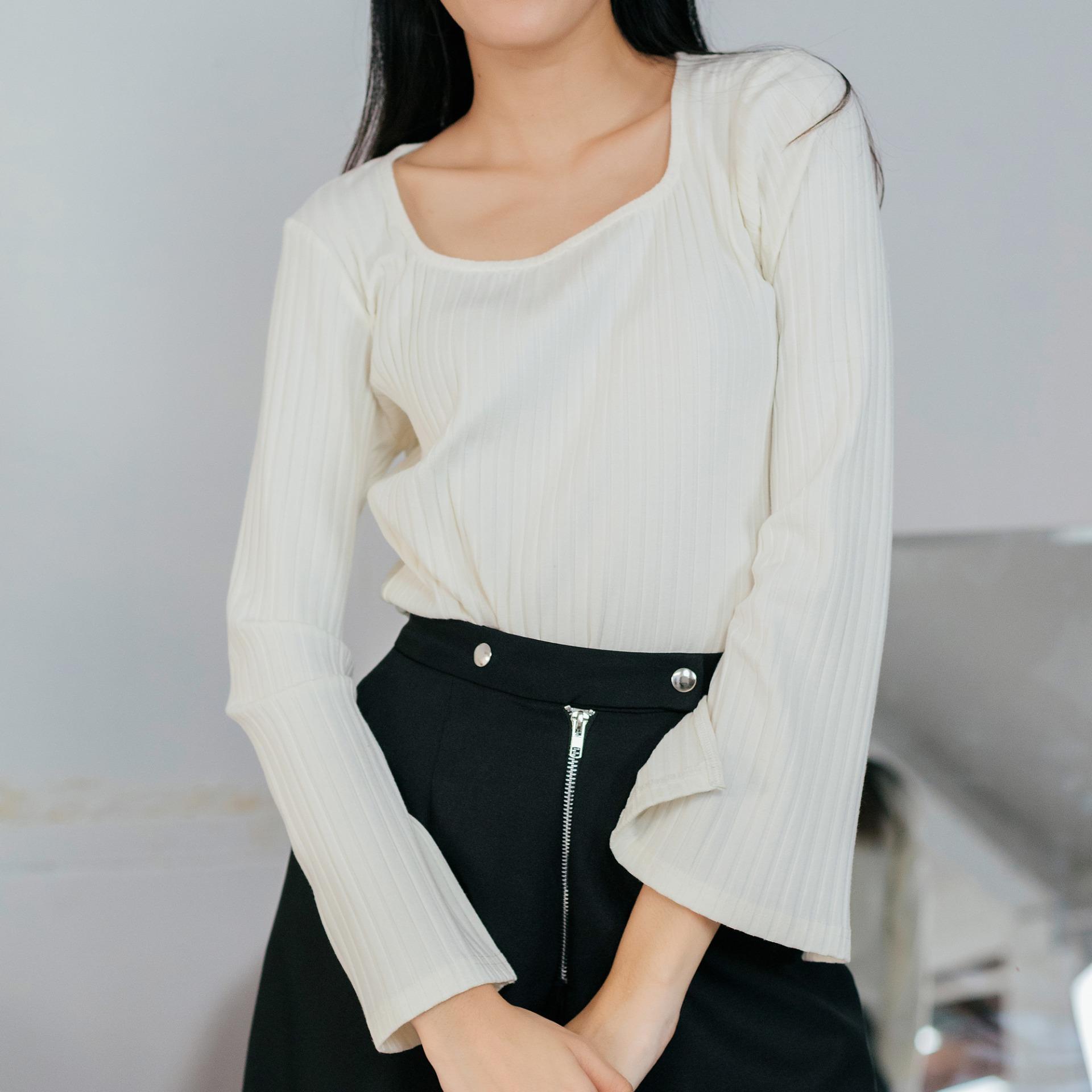 SISMANIA Bell Sleeves Knit - เสื้อคอยูแขนกระดิ่ง
