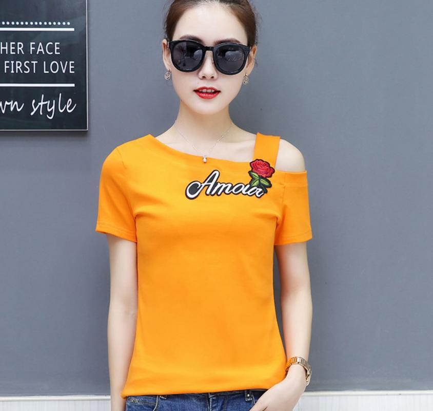 เสื้อยืดแขนสั้นผู้หญิง สไตล์เกาหลีZASHION Semi Off Shoulder Slim Fit Embroidered Tee Top